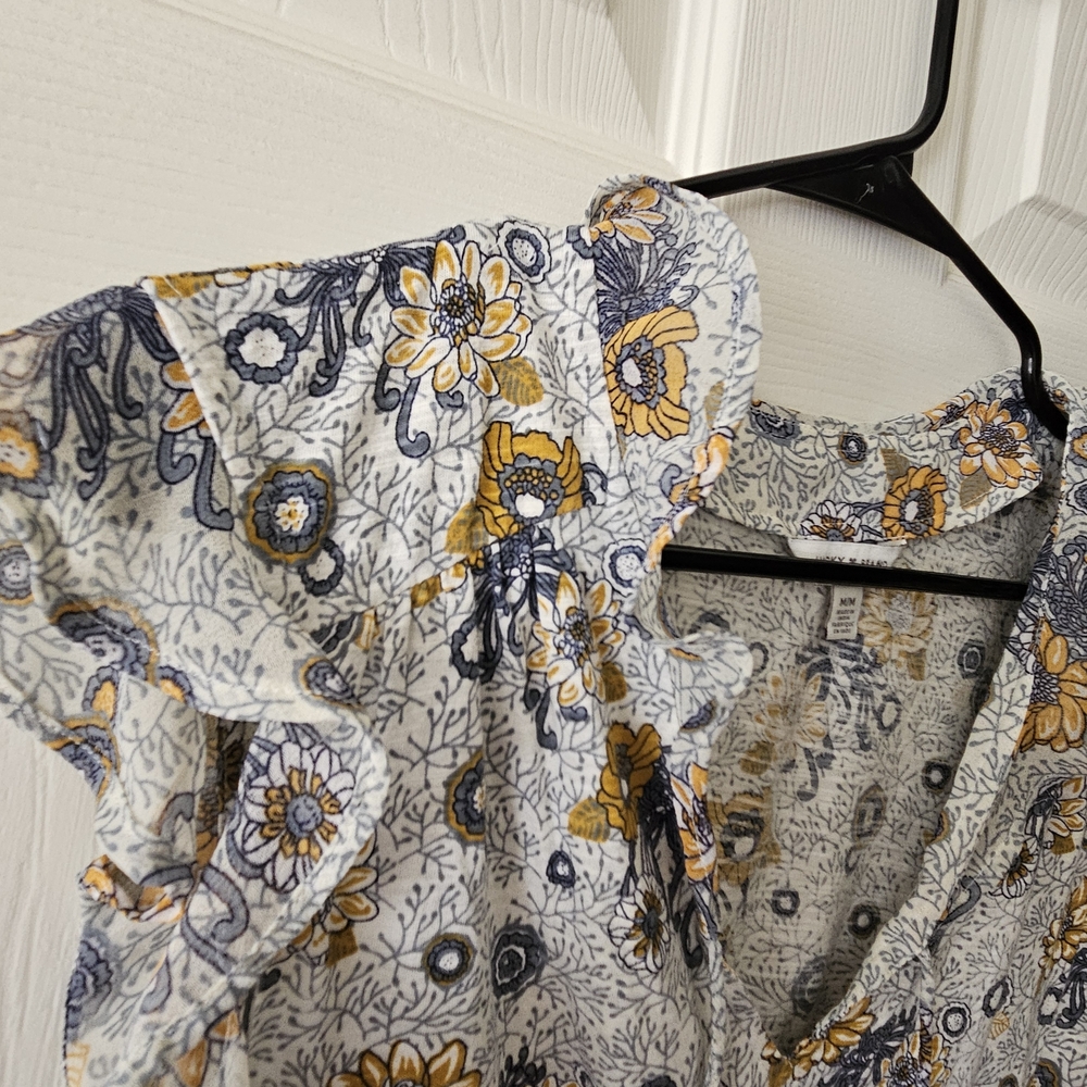 Floral Ruffle Sleeve Top - Picture 4 of 4